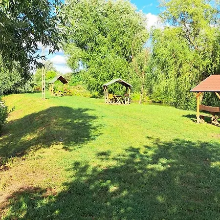 Borostyan Pihenopark