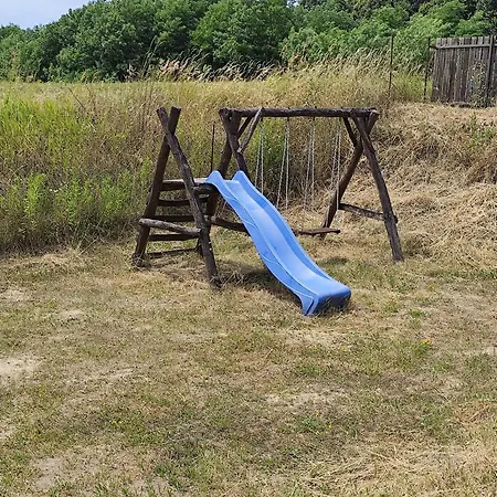 Borostyán Pihenőpark * Mende